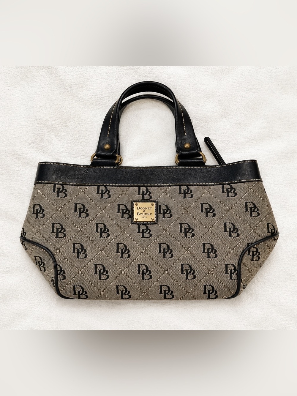 Dooney & bourke purse